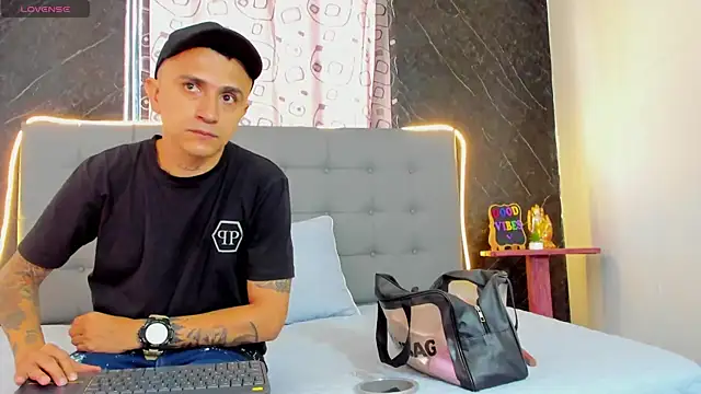 CharlotteAndSimon online show from 02-21-26, 02:08