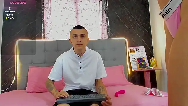 CharlotteAndSimon online show from 03-05-26, 03:19