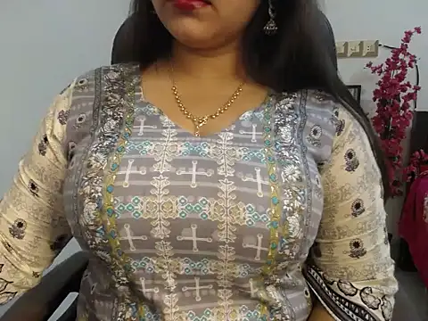 Queen Homaira online show from 11-13-25, 03:54