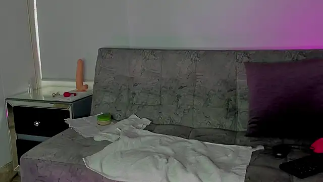 Snapshot of eimy-smit chatting on 10-31-25, 06:15 eimy-smit online show from 10-31-25, 06:15