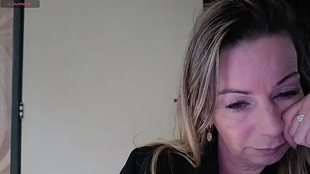 Snapshot of WhimsicalBirdette chatting on 05-06-26, 12:20 WhimsicalBirdette online show from 05-06-26, 12:20