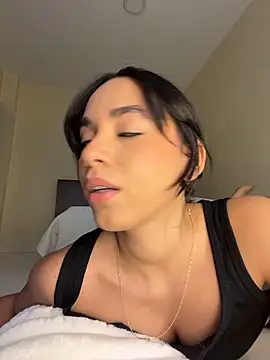 Capricho 01 online show from 10-29-25, 06:51