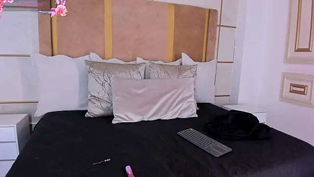 NaylaGrey online show from 12-05-25, 12:04