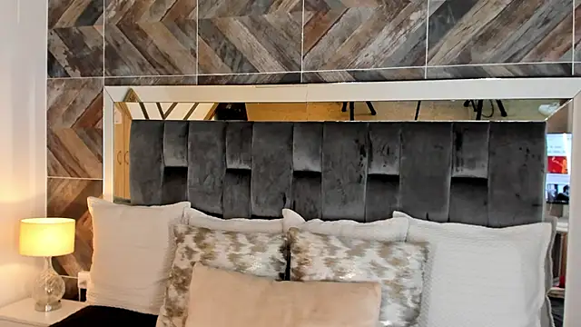 NaylaGrey online show from 10-29-25, 11:42