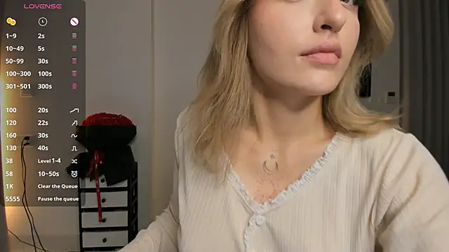 Snapshot of AmyVilvet_ chatting on 04-21-26, 09:43 AmyVilvet online show from 04-21-26, 09:43