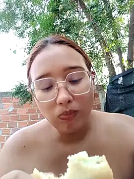 Snapshot of young_dairy01 chatting on 02-18-26, 12:23 young dairy01 online show from 02-18-26, 12:23