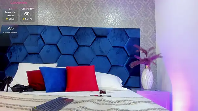 Angelina Roa online show from 12-14-25, 11:49