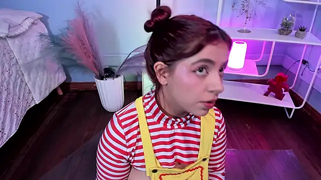 Snapshot of KathiaSaenz_ chatting on 10-02-25, 03:54 KathiaSaenz  online show from 10-02-25, 03:54