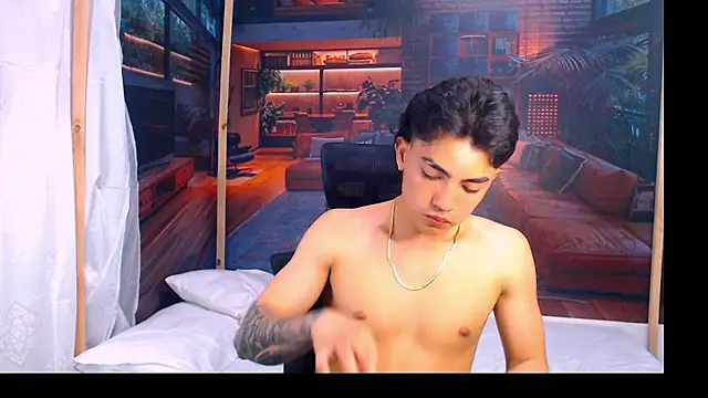 Snapshot of RomeoMillerr chatting on 10-23-25, 07:01 RomeoMillerr online show from 10-23-25, 07:01