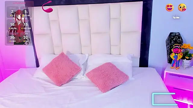 Athenea  fox online show from 10-24-25, 11:42