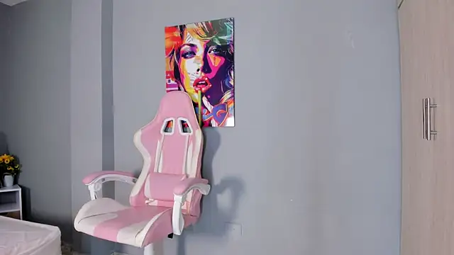 Athenea  fox online show from 12-20-25, 11:57