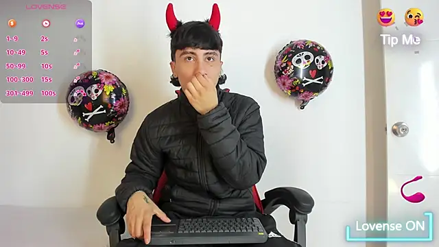 XaanderGrey online show from 10-18-25, 07:38