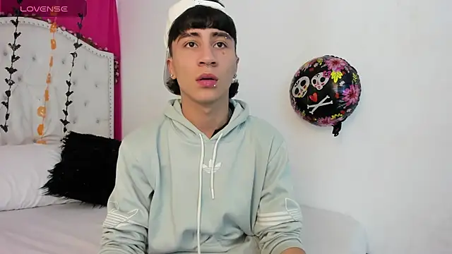 XaanderGrey online show from 10-15-25, 03:31