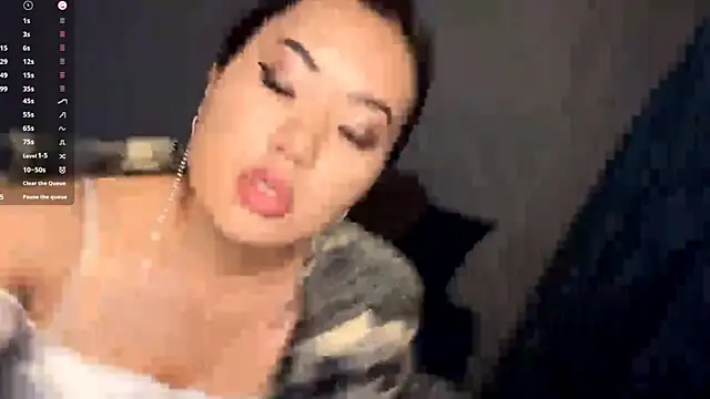 Ur neighbor Kira online show from 12-15-25, 04:46