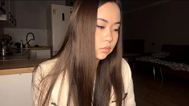 Ur neighbor Kira online show from 10-27-25, 12:28