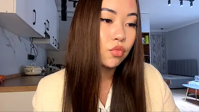 Ur neighbor Kira online show from 10-26-25, 12:38