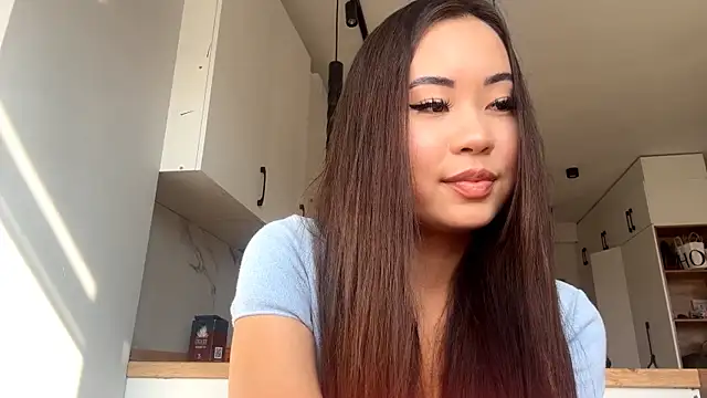 Ur neighbor Kira online show from 10-08-25, 09:11