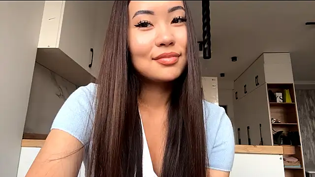 Ur neighbor Kira online show from 10-12-25, 11:11