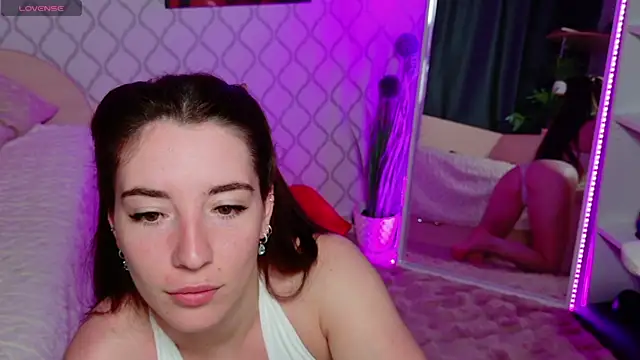 Snapshot of Curious_Lily chatting on 06-15-26, 01:06 Curious Lily online show from 06-15-26, 01:06