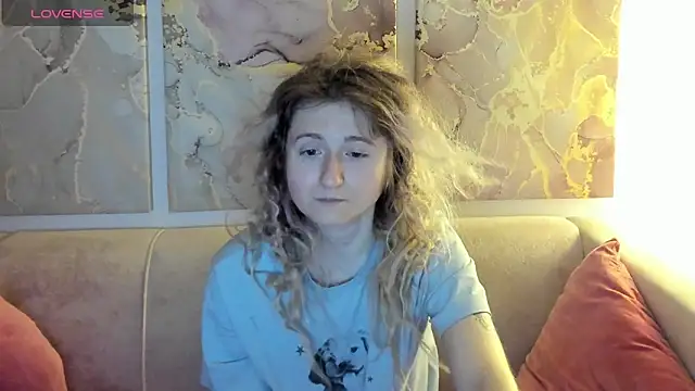 Snapshot of CamillaDreamer chatting on 05-09-26, 10:35 CamillaDreamer online show from 05-09-26, 10:35