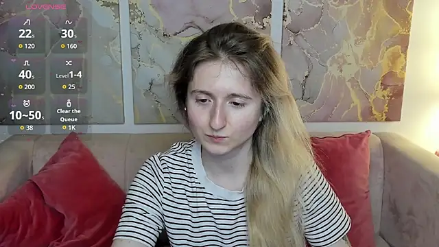 Snapshot of CamillaDreamer chatting on 04-29-26, 06:14 CamillaDreamer online show from 04-29-26, 06:14