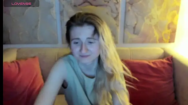 Snapshot of CamillaDreamer chatting on 04-19-26, 06:10 CamillaDreamer online show from 04-19-26, 06:10