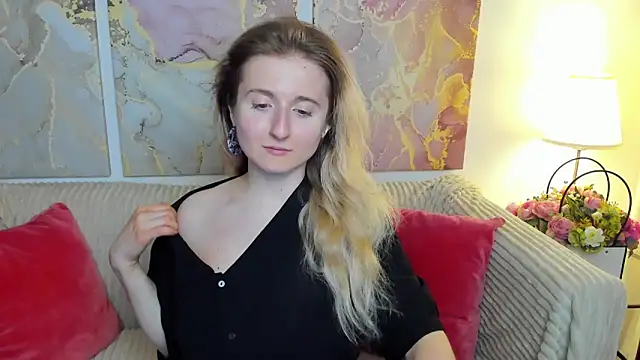 Snapshot of CamillaDreamer chatting on 05-05-26, 06:11 CamillaDreamer online show from 05-05-26, 06:11