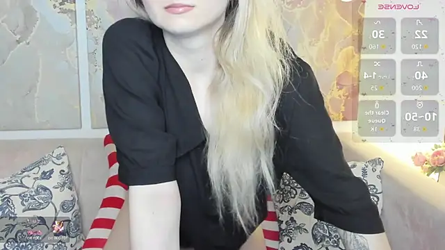 Snapshot of CamillaDreamer chatting on 05-14-26, 10:12 CamillaDreamer online show from 05-14-26, 10:12