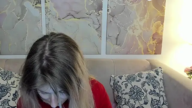 Snapshot of CamillaDreamer chatting on 05-19-26, 10:39 CamillaDreamer online show from 05-19-26, 10:39