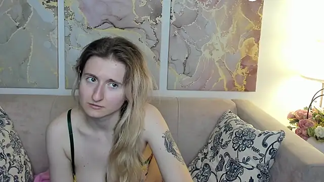 Snapshot of CamillaDreamer chatting on 05-22-26, 12:19 CamillaDreamer online show from 05-22-26, 12:19