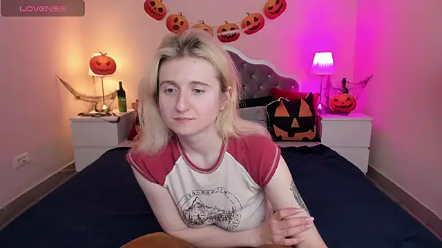 CamillaDreamer online show from 10-30-25, 05:43