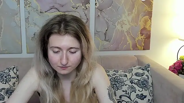 Snapshot of CamillaDreamer chatting on 05-31-26, 11:27 CamillaDreamer online show from 05-31-26, 11:27