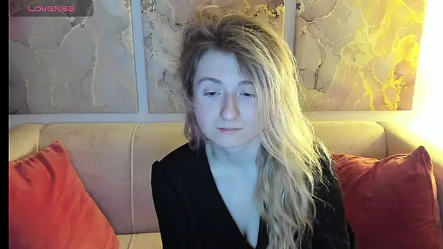 Snapshot of CamillaDreamer chatting on 04-20-26, 10:22 CamillaDreamer online show from 04-20-26, 10:22