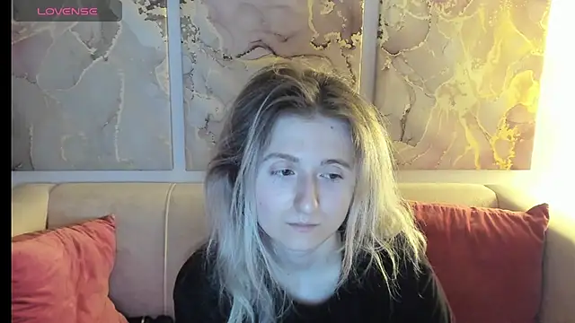 Snapshot of CamillaDreamer chatting on 04-22-26, 12:39 CamillaDreamer online show from 04-22-26, 12:39