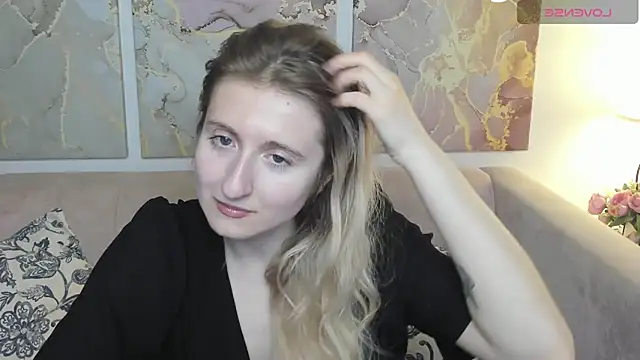 Snapshot of CamillaDreamer chatting on 05-15-26, 11:30 CamillaDreamer online show from 05-15-26, 11:30