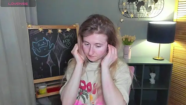 Snapshot of CamillaDreamer chatting on 06-06-26, 11:04 CamillaDreamer online show from 06-06-26, 11:04