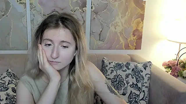 Snapshot of CamillaDreamer chatting on 05-19-26, 10:33 CamillaDreamer online show from 05-19-26, 10:33