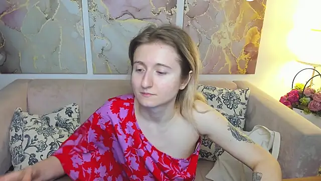 Snapshot of CamillaDreamer chatting on 06-01-26, 06:40 CamillaDreamer online show from 06-01-26, 06:40