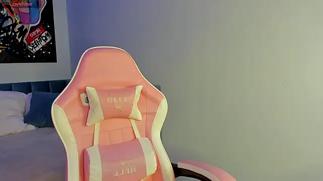 KarinaBroks online show from 10-14-25, 08:37