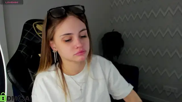 KarinaBroks online show from 11-04-25, 08:34