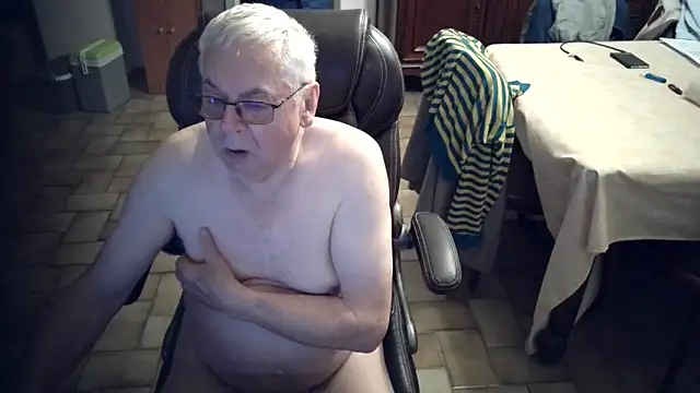 Snapshot of Alain633 chatting on 10-08-25, 06:26 Alain633 online show from 10-08-25, 06:26