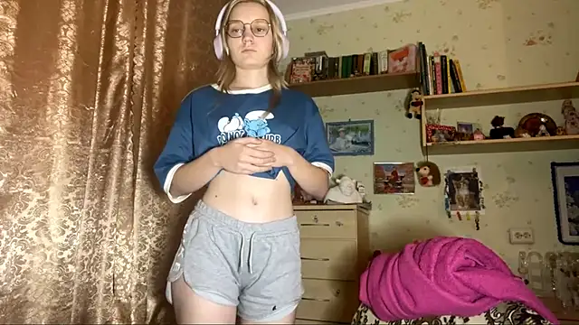 Snapshot of xX_Looola_Xx chatting on 10-04-25, 05:47 xX Looola Xx online show from 10-04-25, 05:47