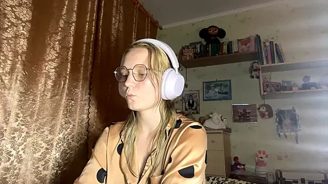 Snapshot of xX_Looola_Xx chatting on 10-02-25, 07:28 xX Looola Xx online show from 10-02-25, 07:28