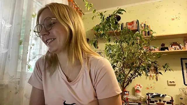 Snapshot of xX_Looola_Xx chatting on 10-10-25, 11:11 xX Looola Xx online show from 10-10-25, 11:11