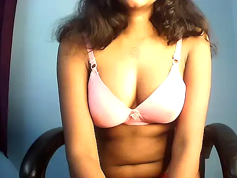 Snapshot of PAYARI_PURVI chatting on 10-15-25, 04:33 PAYARI PURVI online show from 10-15-25, 04:33