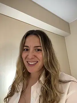 Snapshot of Mariana_gom chatting on 02-22-26, 01:19 Mariana gom online show from 02-22-26, 01:19