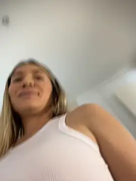 Snapshot of Mariana_gom chatting on 02-03-26, 04:56 Mariana gom online show from 02-03-26, 04:56