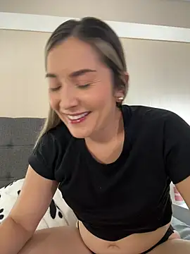 Snapshot of Mariana_gom chatting on 02-18-26, 02:13 Mariana gom online show from 02-18-26, 02:13