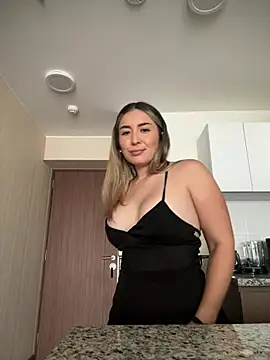 Snapshot of Mariana_gom chatting on 03-12-26, 02:10 Mariana gom online show from 03-12-26, 02:10