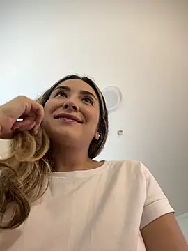 Snapshot of Mariana_gom chatting on 02-24-26, 01:12 Mariana gom online show from 02-24-26, 01:12